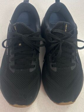 Brooks revel sneakers